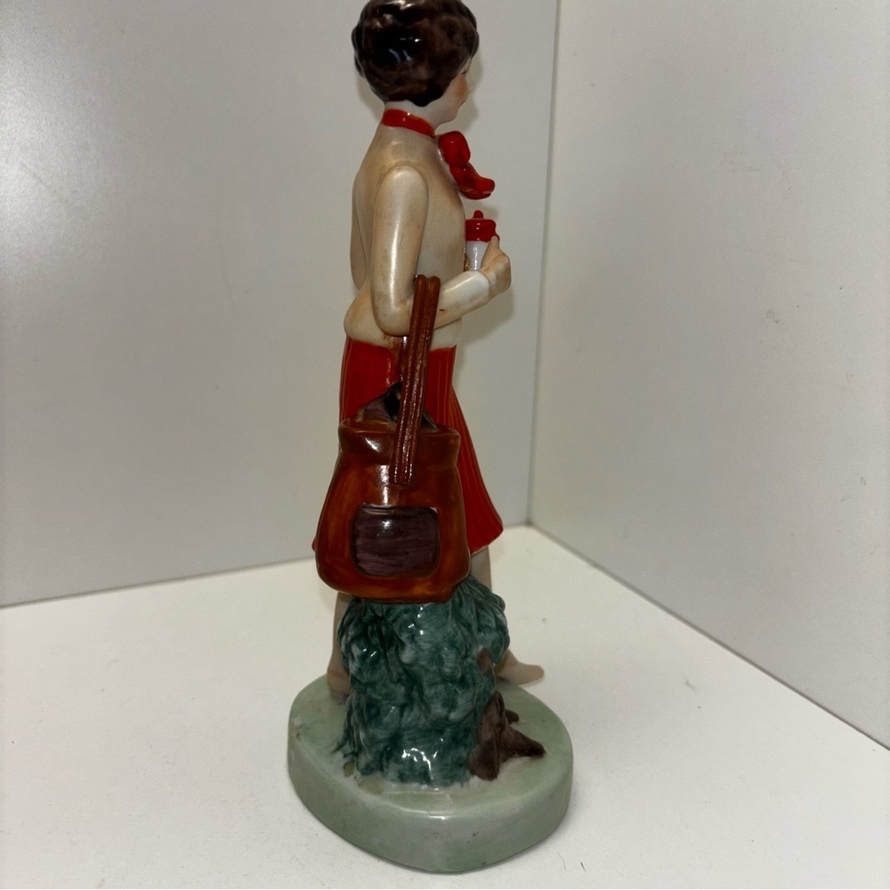 Tupperware Series II ceramic “Tupperware Lady” art deco style figurine - Picture 4 of 7